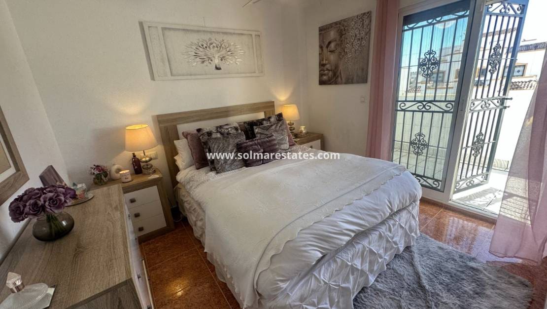 3 soverom Hus til salgs i Los Montesinos med svømmebasseng - € 220 000 (Ref: 9616824)