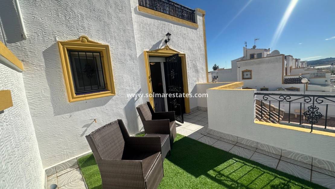 3 soverom Hus til salgs i Los Montesinos med svømmebasseng - € 220 000 (Ref: 9616824)