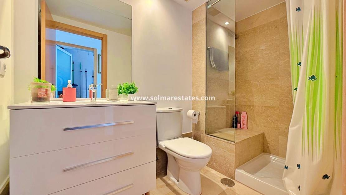 Apartamento de 2 habitaciones en Campoamor en venta con piscina - 299.000 € (Ref: 9618455)