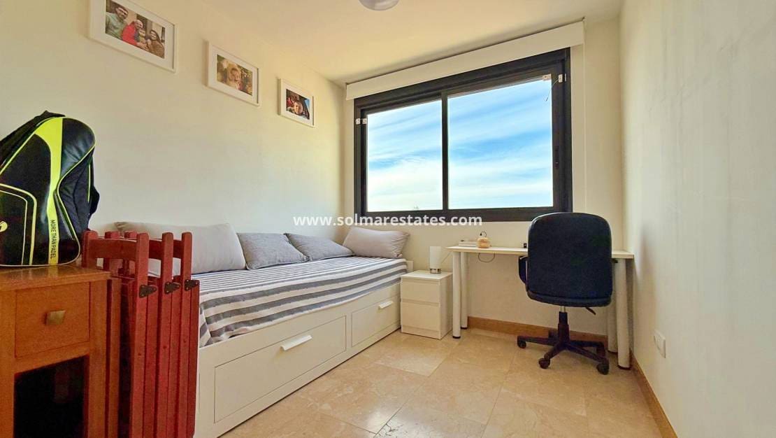 Apartamento de 2 habitaciones en Campoamor en venta con piscina - 299.000 € (Ref: 9618455)