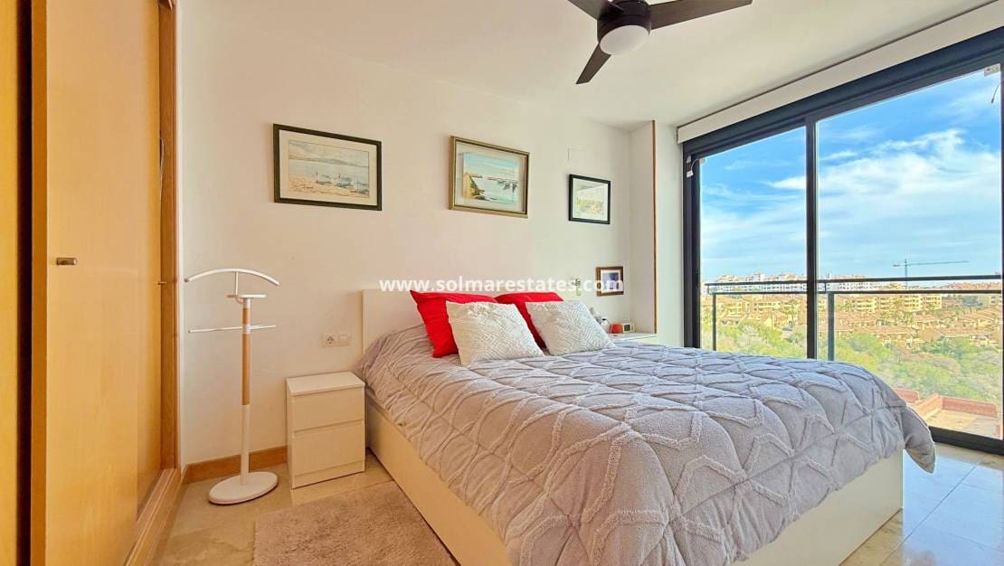 Apartamento de 2 habitaciones en Campoamor en venta con piscina - 299.000 € (Ref: 9618455)