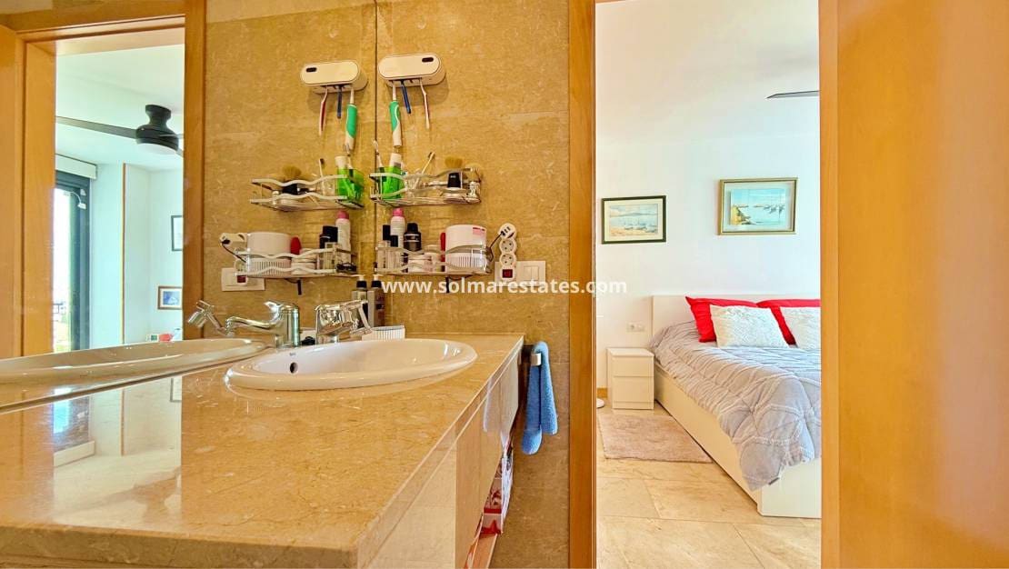 Apartamento de 2 habitaciones en Campoamor en venta con piscina - 299.000 € (Ref: 9618455)