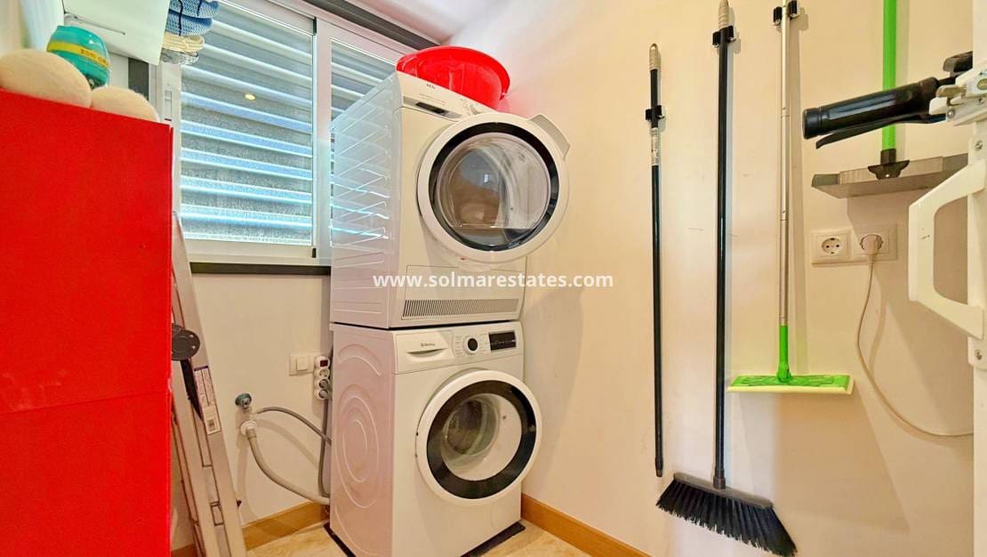 Apartamento de 2 habitaciones en Campoamor en venta con piscina - 299.000 € (Ref: 9618455)