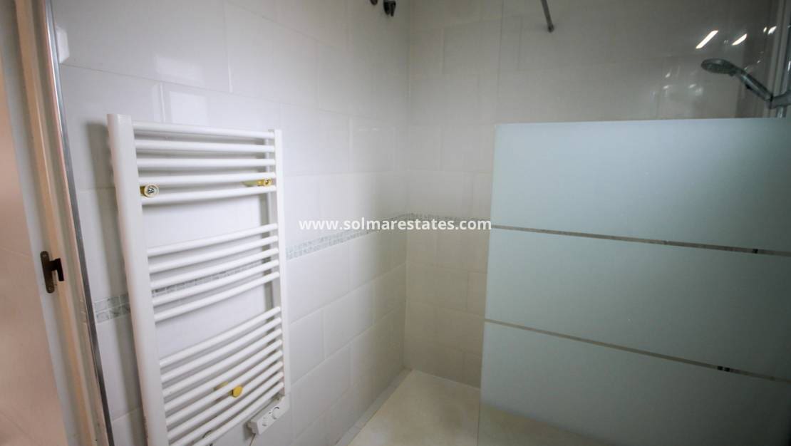 1 sypialnia Apartament na sprzedaż w Villamartin z basenem - 105 000 € (Ref: 9620680)