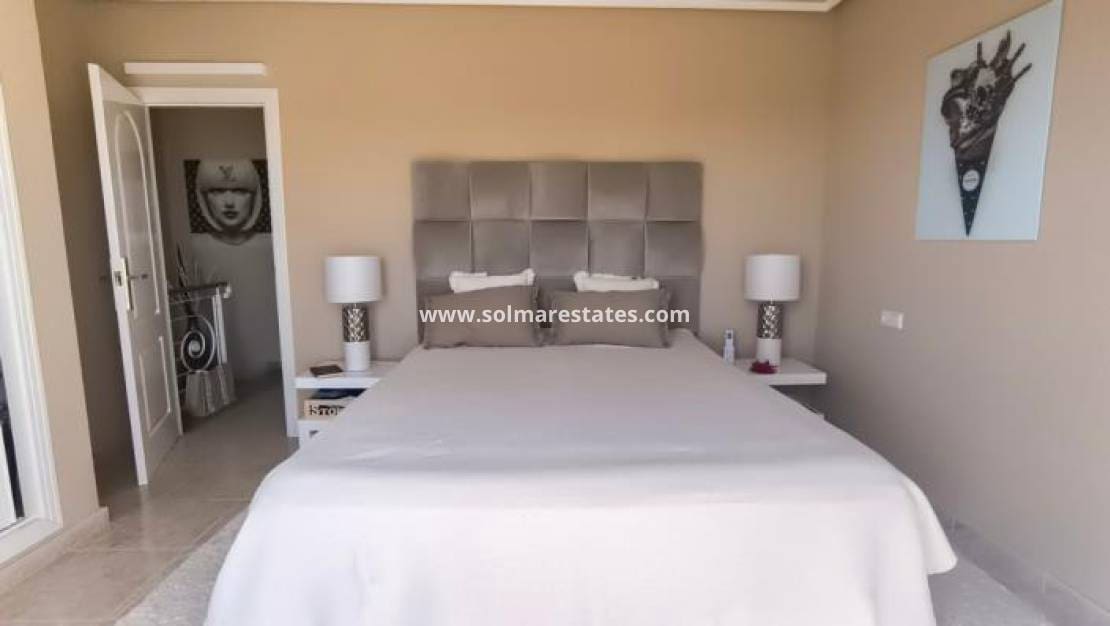 2 makuuhuone Omakotitalo myytävänä paikassa Ciudad Quesada mukana uima-altaan - 265 000 € (Ref: 9622920)