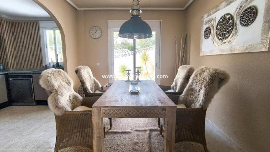 2 makuuhuone Omakotitalo myytävänä paikassa Ciudad Quesada mukana uima-altaan - 265 000 € (Ref: 9622920)