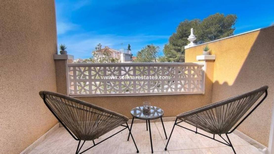 2 makuuhuone Omakotitalo myytävänä paikassa Ciudad Quesada mukana uima-altaan - 265 000 € (Ref: 9622920)