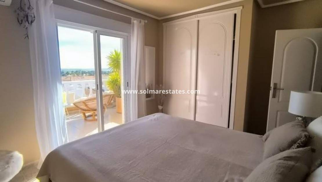 2 makuuhuone Omakotitalo myytävänä paikassa Ciudad Quesada mukana uima-altaan - 265 000 € (Ref: 9622920)