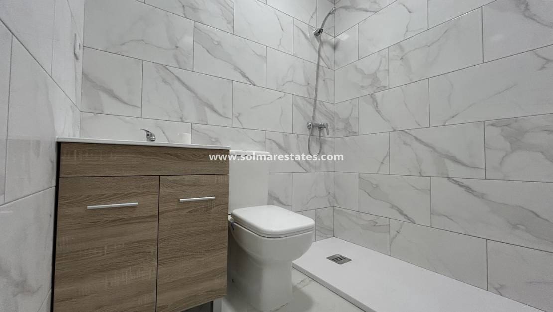 2 soveværelse Lejlighed til salg i San Miguel de Salinas - € 155.000 (Ref: 9622921)