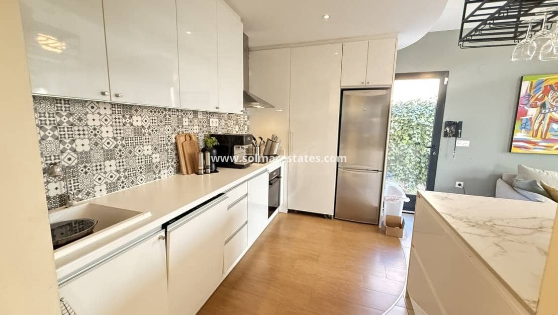 3 sovrum Villa till salu i La Zenia med pool - 499 999 € (Ref: 9622922)