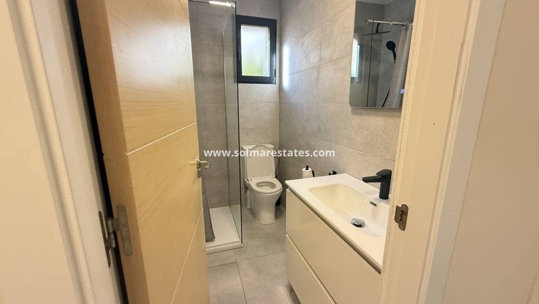 3 sovrum Villa till salu i La Zenia med pool - 499 999 € (Ref: 9622922)