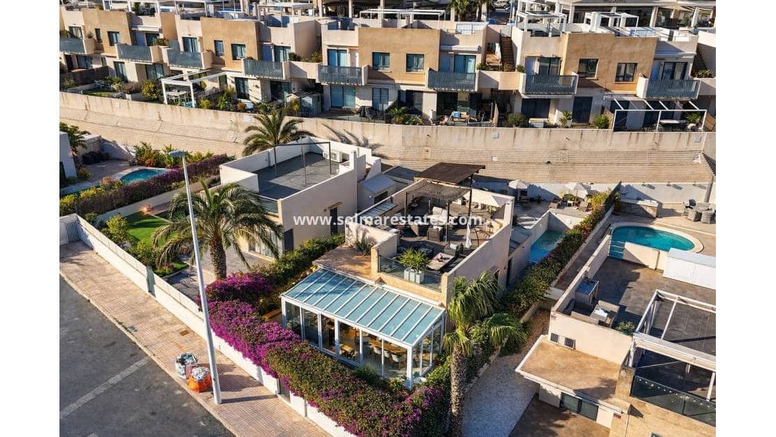 3 sovrum Villa till salu i La Zenia med pool - 499 999 € (Ref: 9622922)