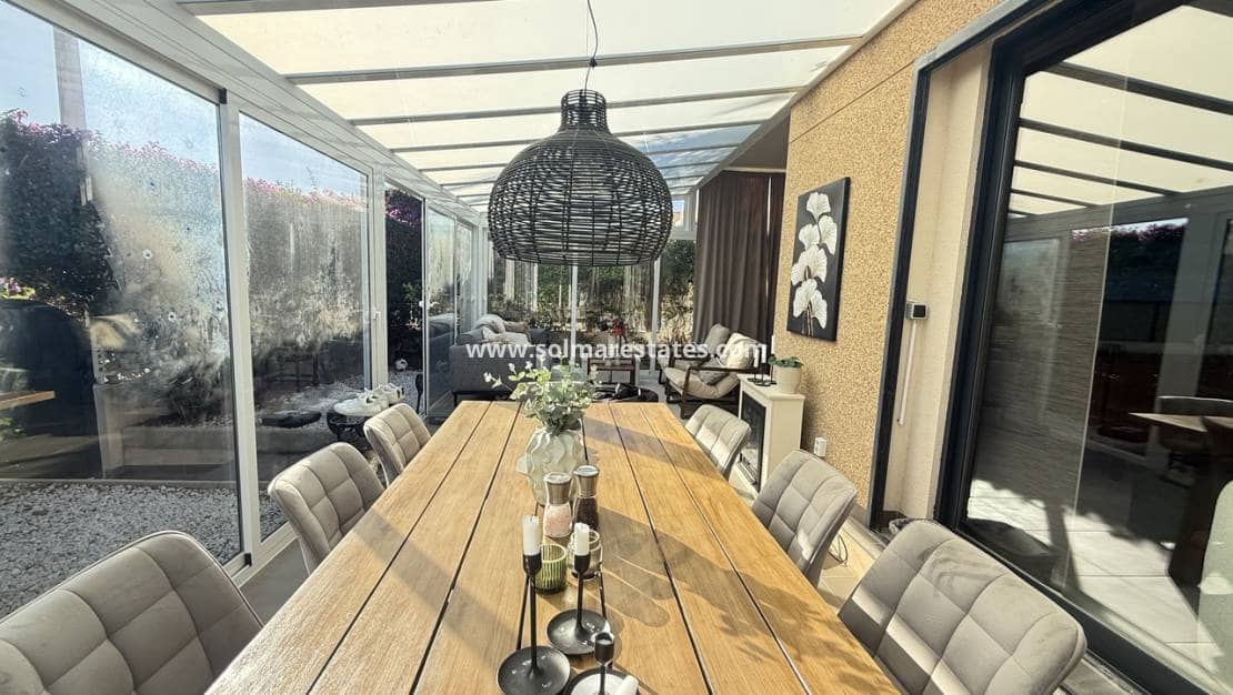 3 sovrum Villa till salu i La Zenia med pool - 499 999 € (Ref: 9622922)