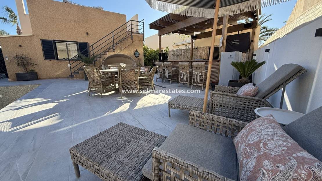 3 sovrum Villa till salu i La Zenia med pool - 499 999 € (Ref: 9622922)