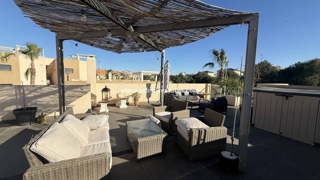 3 sovrum Villa till salu i La Zenia med pool - 499 999 € (Ref: 9622922)