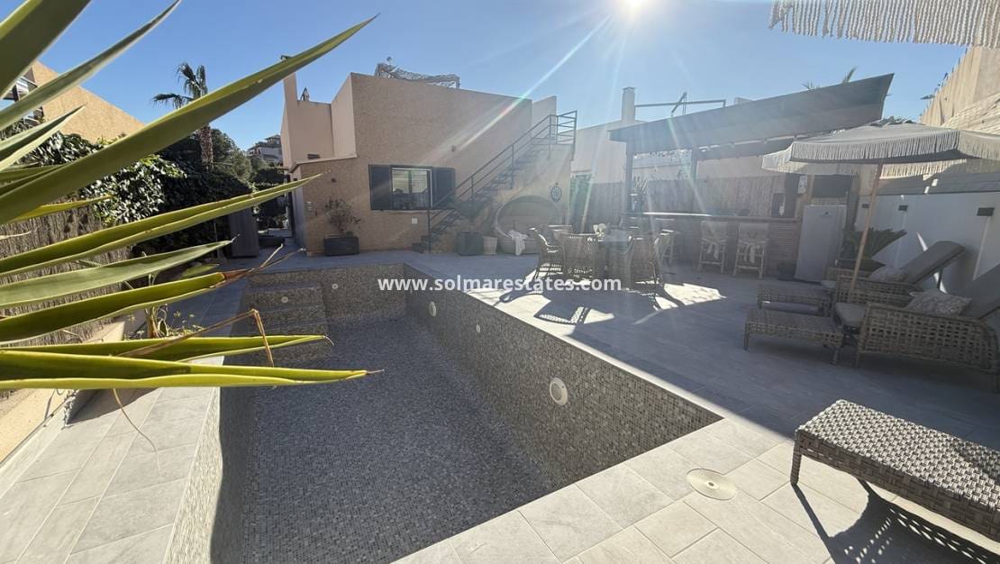 3 sovrum Villa till salu i La Zenia med pool - 499 999 € (Ref: 9622922)
