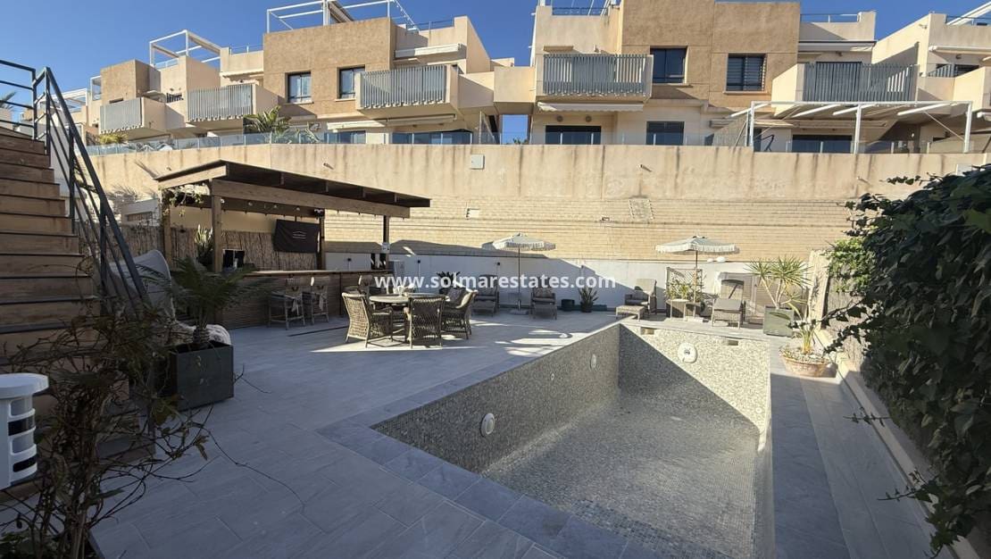 3 sovrum Villa till salu i La Zenia med pool - 499 999 € (Ref: 9622922)