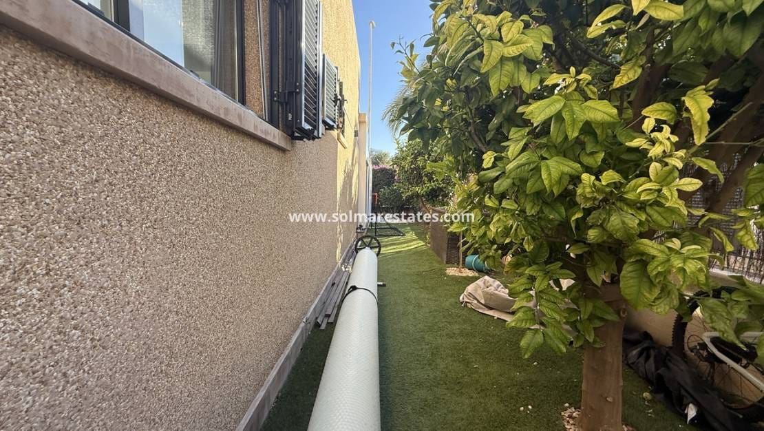 3 sovrum Villa till salu i La Zenia med pool - 499 999 € (Ref: 9622922)