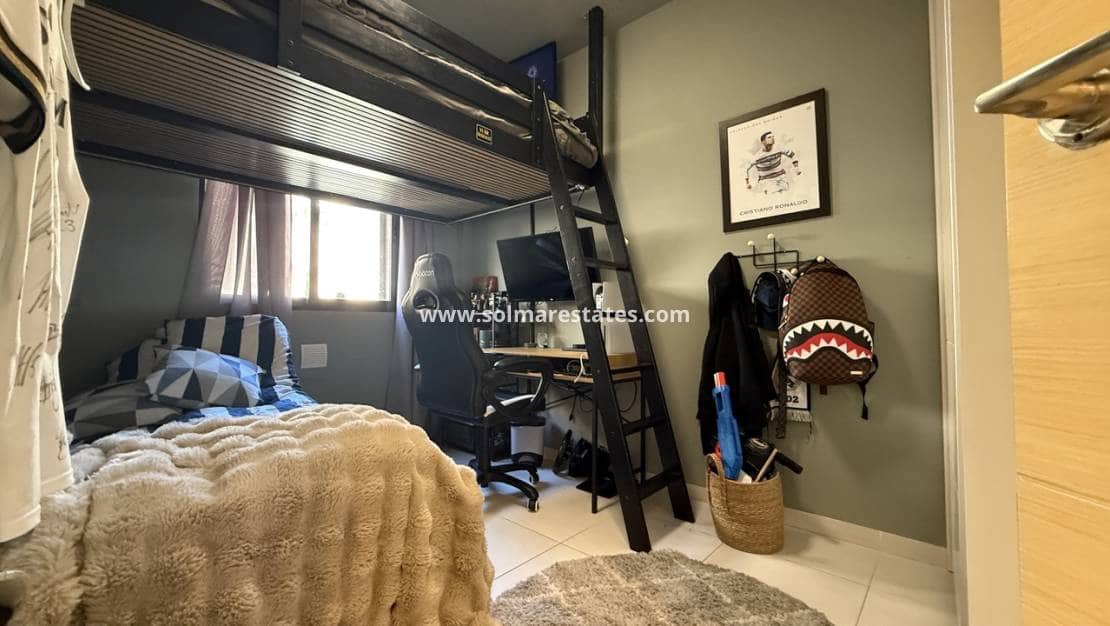 3 sovrum Villa till salu i La Zenia med pool - 499 999 € (Ref: 9622922)