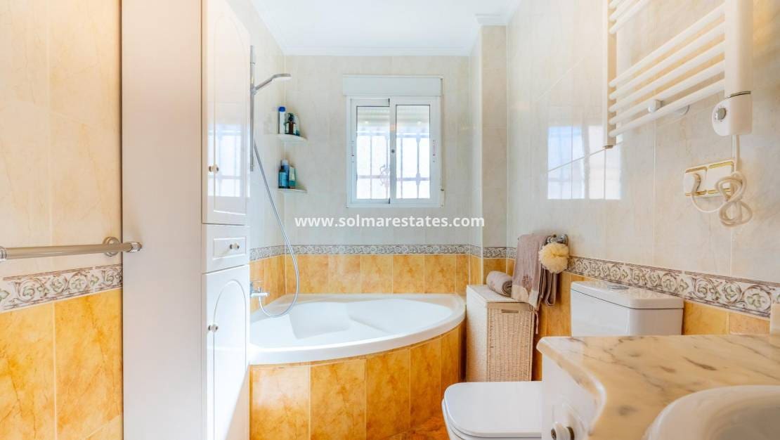 2 bedroom Terraced Villa for sale in Cabo Roig with pool - € 258,500 (Ref: 9622925)