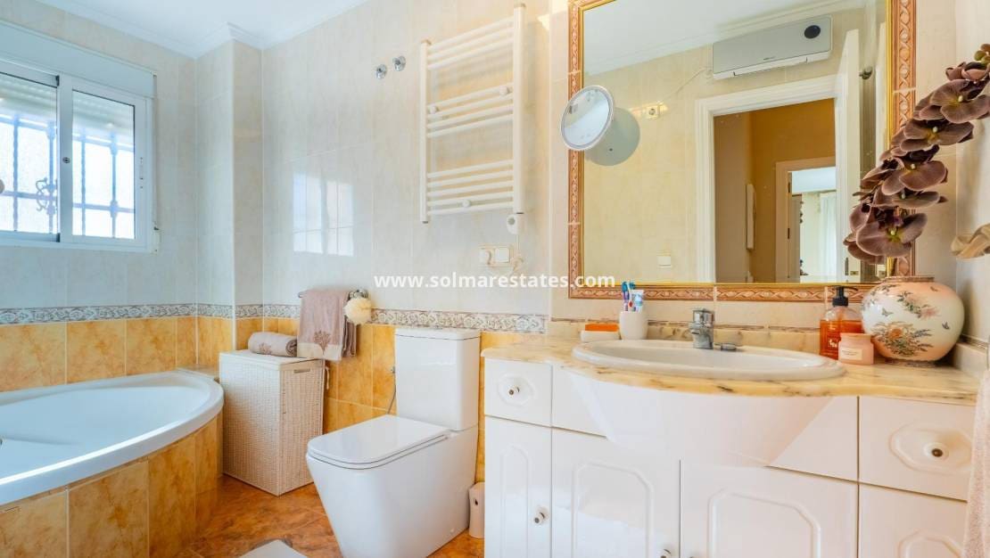 2 bedroom Terraced Villa for sale in Cabo Roig with pool - € 258,500 (Ref: 9622925)