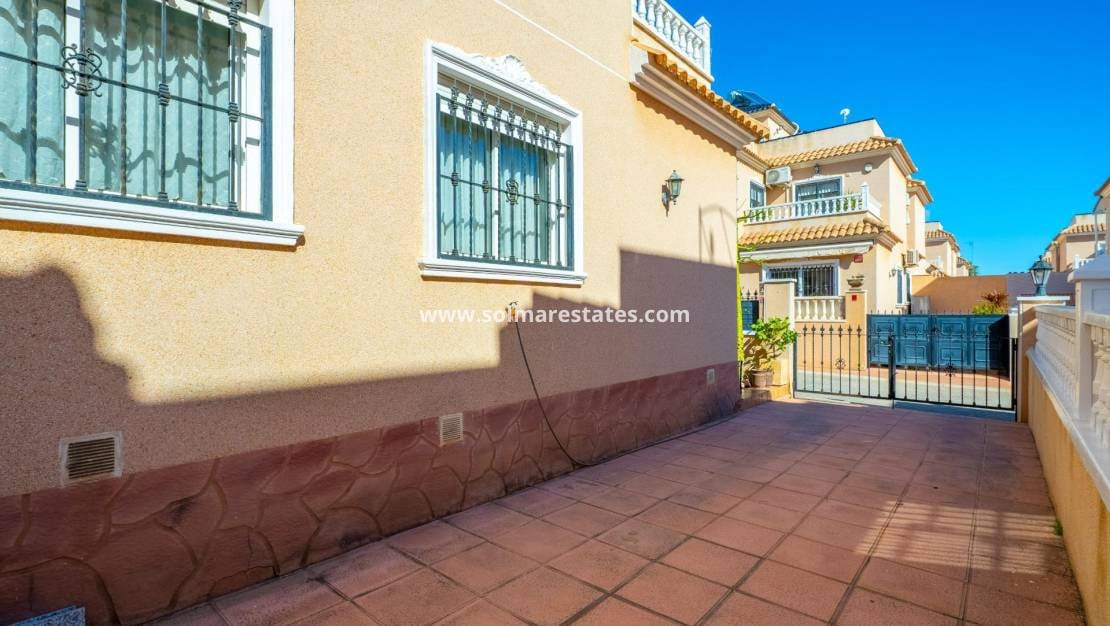2 bedroom Terraced Villa for sale in Cabo Roig with pool - € 258,500 (Ref: 9622925)