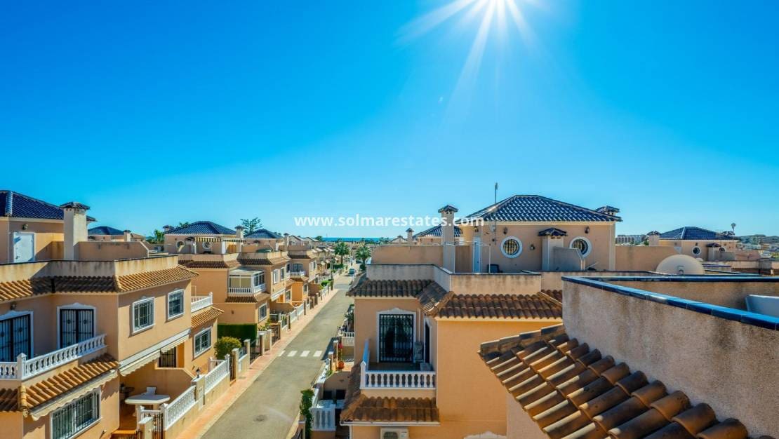 2 bedroom Terraced Villa for sale in Cabo Roig with pool - € 258,500 (Ref: 9622925)