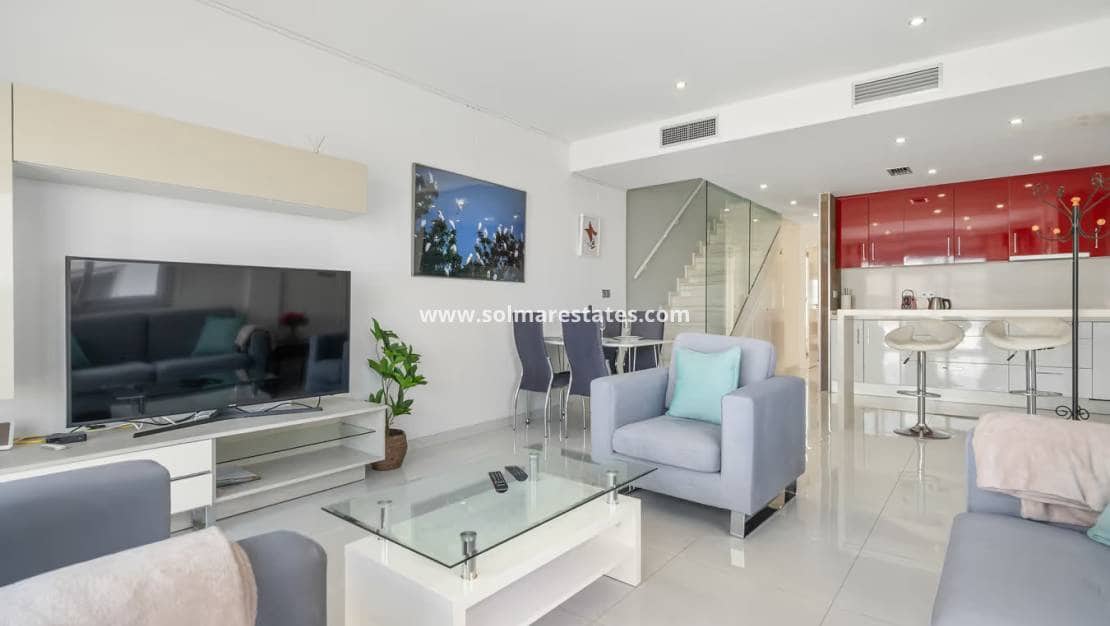 3 makuuhuone Paritalo myytävänä paikassa Orihuela Costa mukana uima-altaan - 375 000 € (Ref: 9623216)