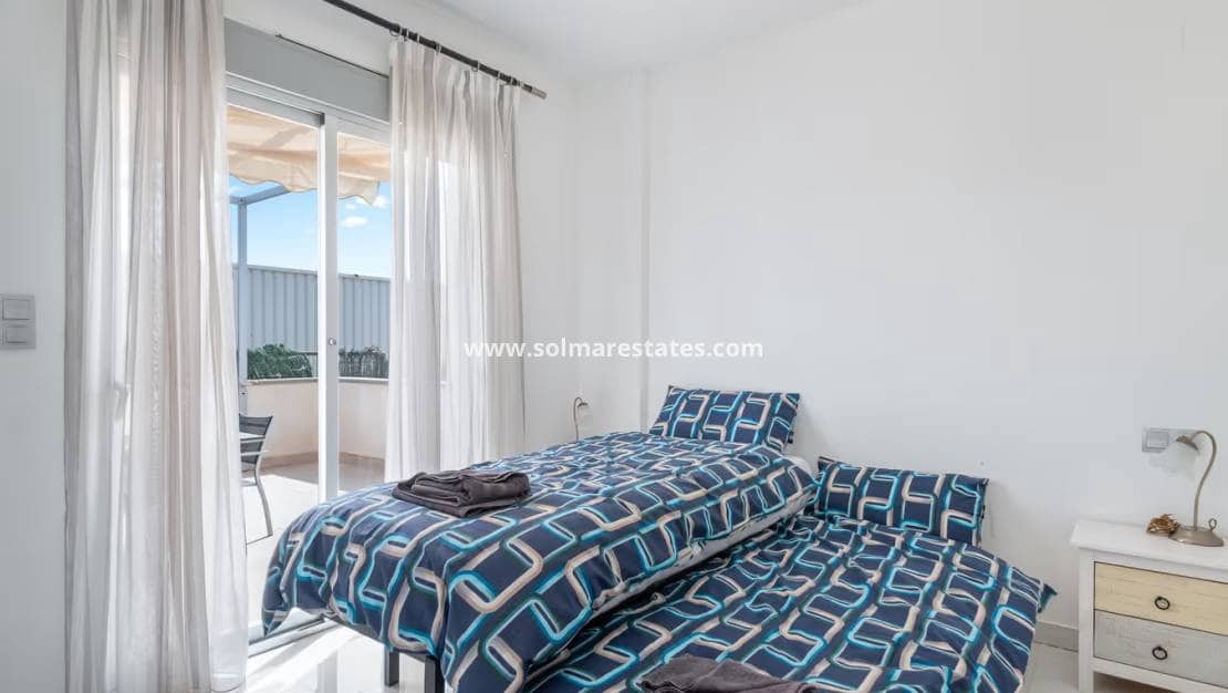 3 makuuhuone Paritalo myytävänä paikassa Orihuela Costa mukana uima-altaan - 375 000 € (Ref: 9623216)