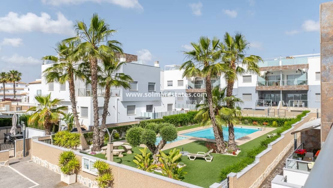 3 makuuhuone Paritalo myytävänä paikassa Orihuela Costa mukana uima-altaan - 375 000 € (Ref: 9623216)