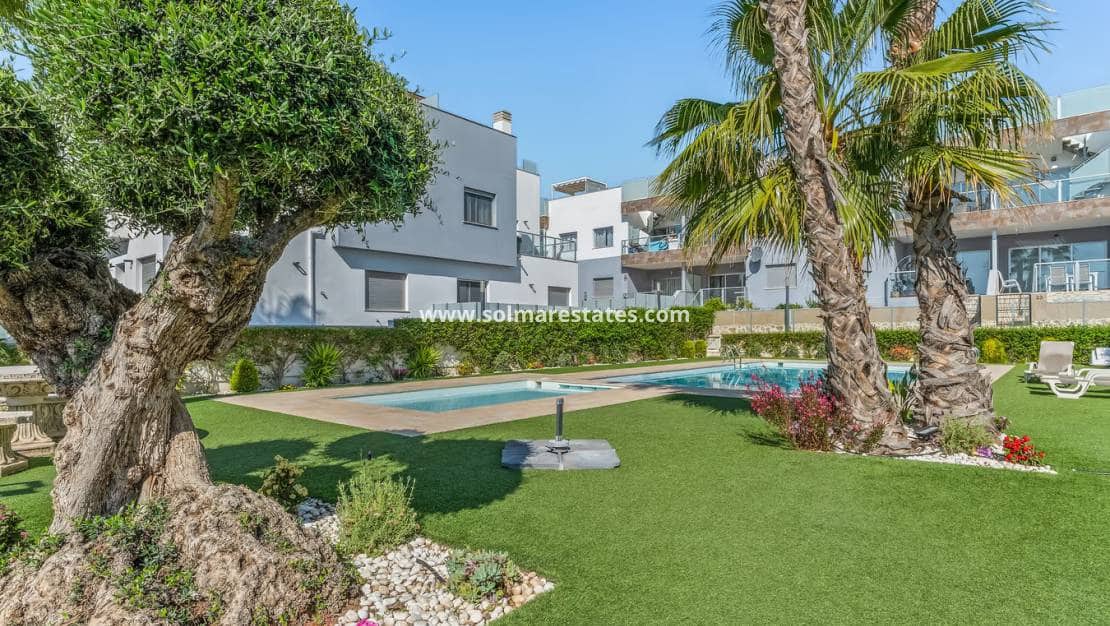 3 makuuhuone Paritalo myytävänä paikassa Orihuela Costa mukana uima-altaan - 375 000 € (Ref: 9623216)