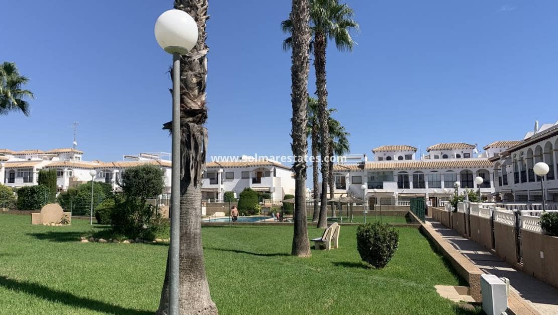 2 soveværelse Lejlighed til salg i Orihuela Costa med swimmingpool - € 169.995 (Ref: 9624051)