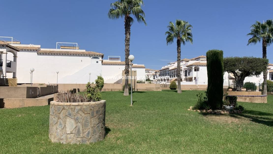 2 soveværelse Lejlighed til salg i Orihuela Costa med swimmingpool - € 169.995 (Ref: 9624051)