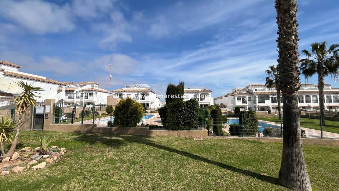 2 sypialnia Apartament na sprzedaż w Orihuela Costa z basenem - 169 995 € (Ref: 9624051)