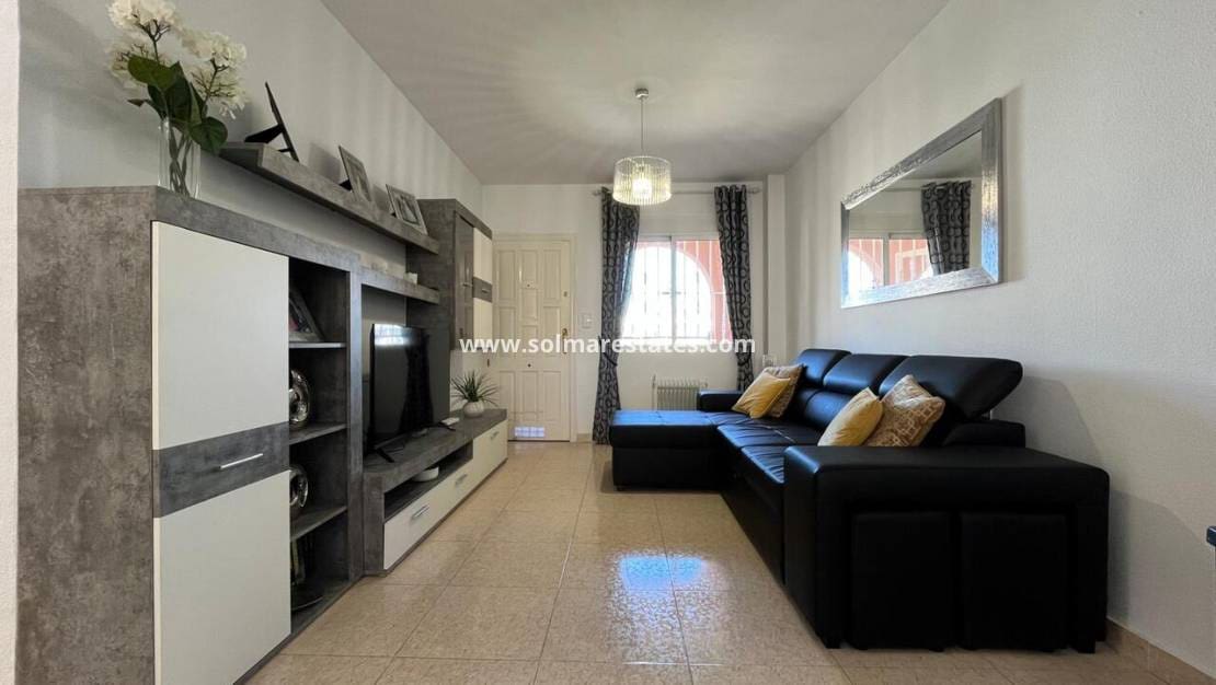 2 slaapkamer Appartement te koop in Villamartin met zwembad - € 165.000 (Ref: 9626313)