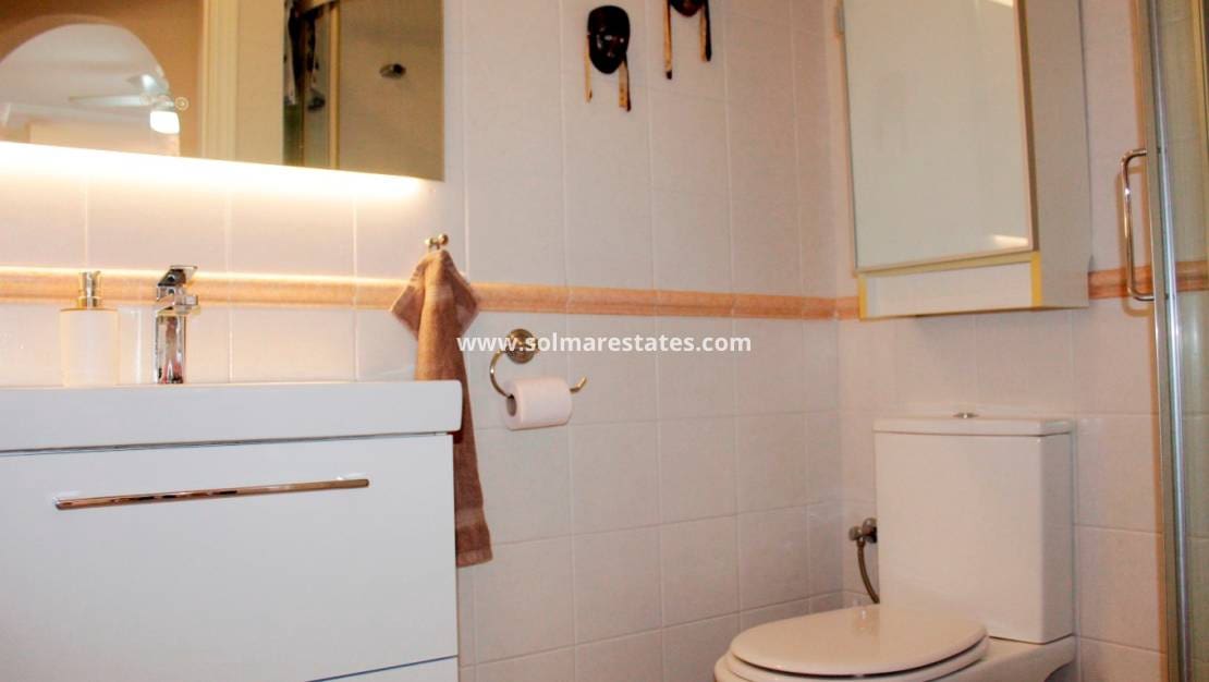 3 makuuhuone Paritalo myytävänä paikassa Villamartin mukana uima-altaan - 239 000 € (Ref: 9626884)