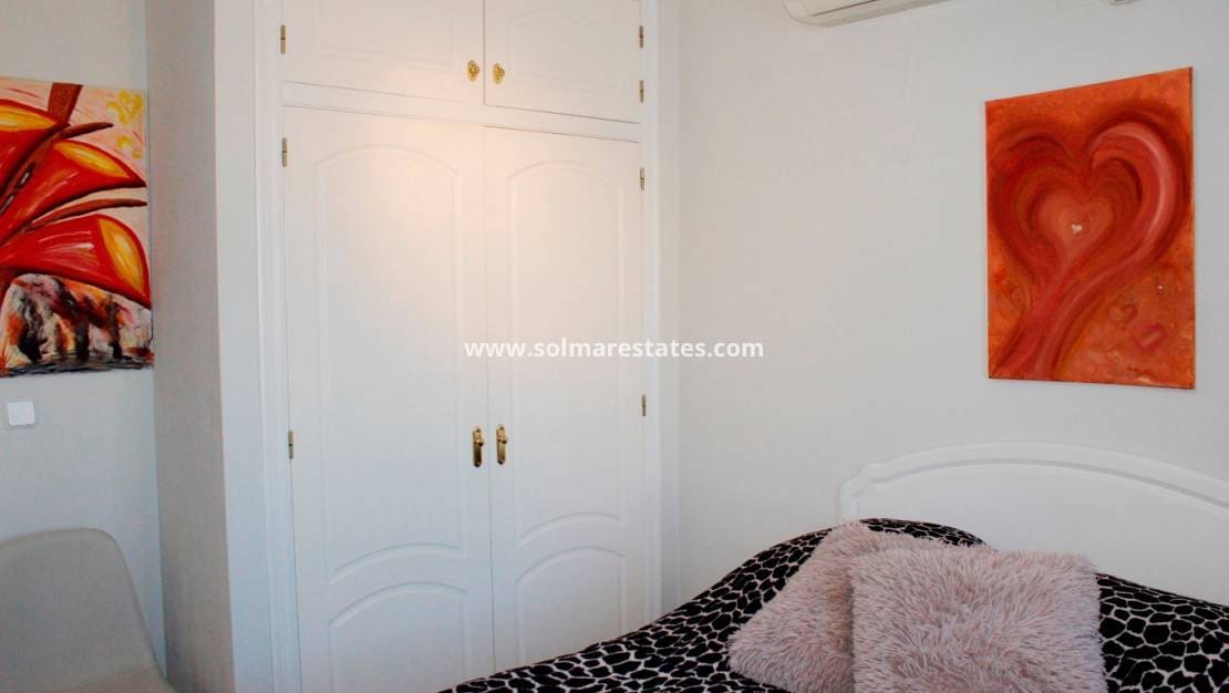 3 makuuhuone Paritalo myytävänä paikassa Villamartin mukana uima-altaan - 239 000 € (Ref: 9626884)