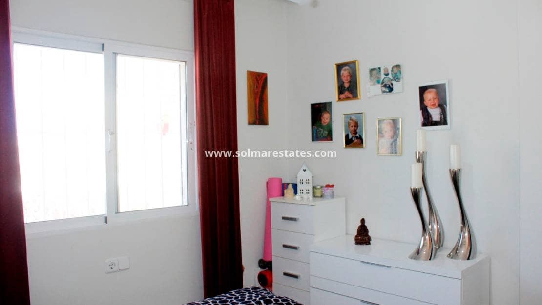 3 makuuhuone Paritalo myytävänä paikassa Villamartin mukana uima-altaan - 239 000 € (Ref: 9626884)