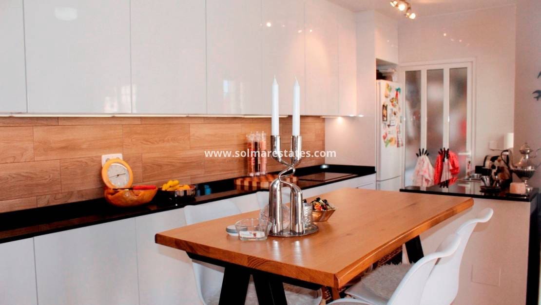 3 makuuhuone Paritalo myytävänä paikassa Villamartin mukana uima-altaan - 239 000 € (Ref: 9626884)