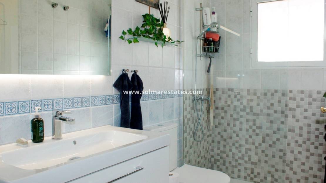 3 makuuhuone Paritalo myytävänä paikassa Villamartin mukana uima-altaan - 239 000 € (Ref: 9626884)