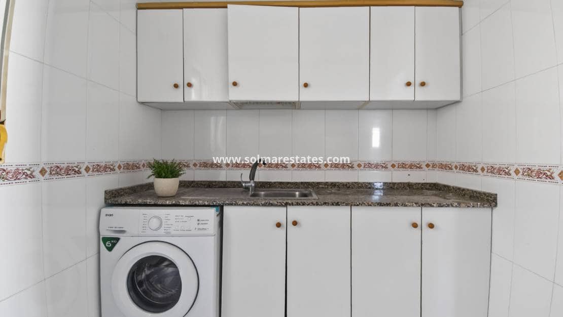 2 bedroom Apartment for sale in Torrevieja with pool - € 135,000 (Ref: 9631425)