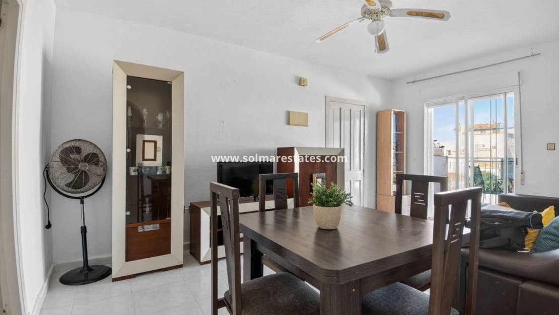 2 bedroom Apartment for sale in Torrevieja with pool - € 135,000 (Ref: 9631425)