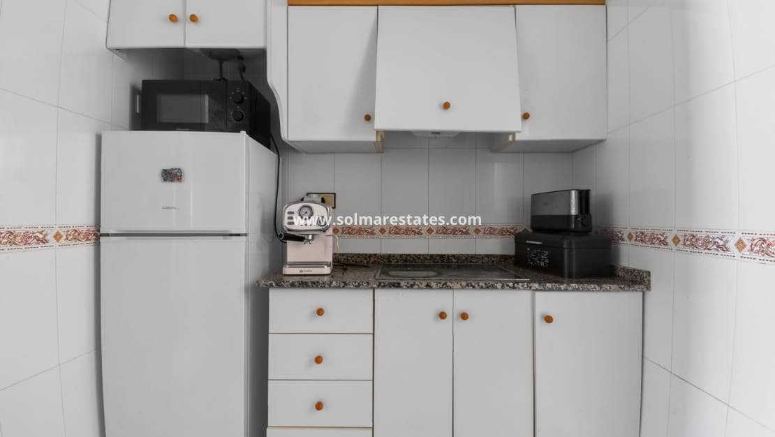 2 bedroom Apartment for sale in Torrevieja with pool - € 135,000 (Ref: 9631425)