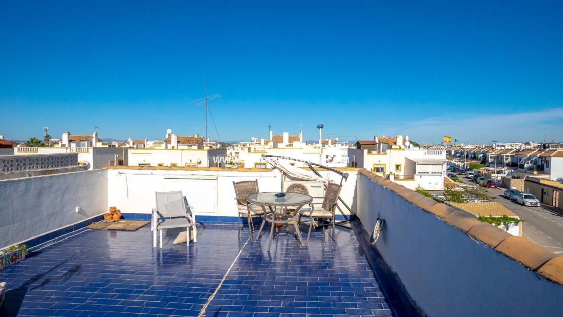 2 bedroom Apartment for sale in Torrevieja with pool - € 135,000 (Ref: 9631425)