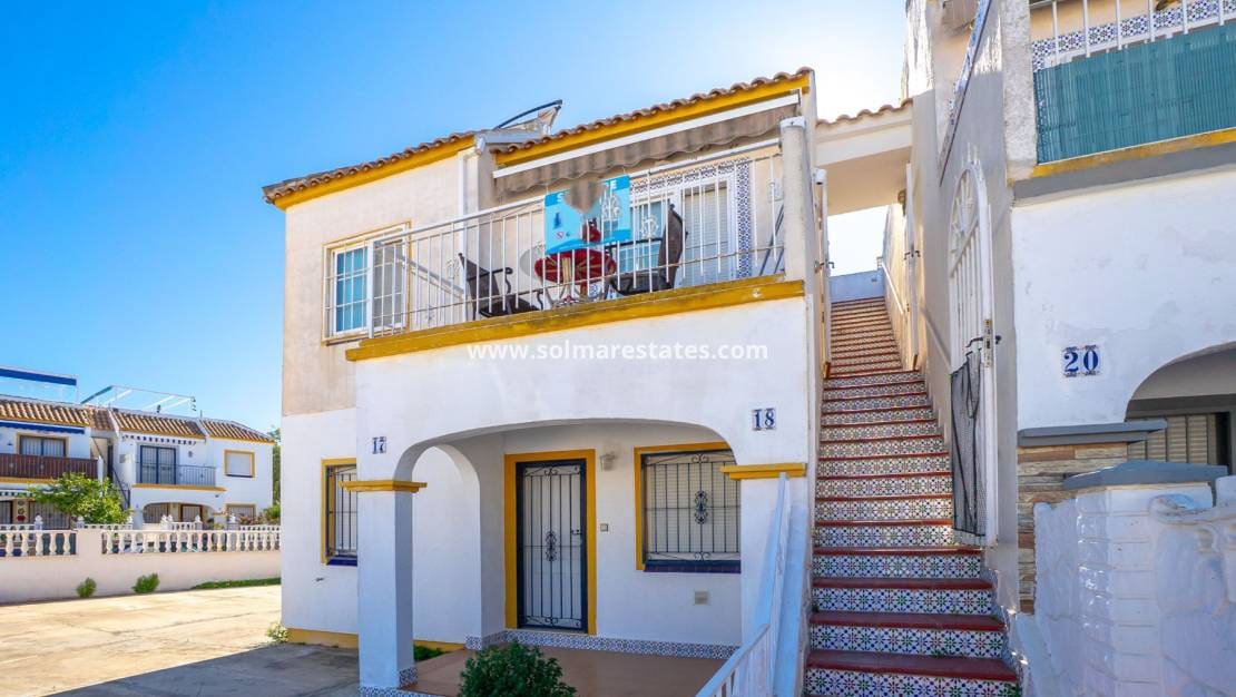 2 bedroom Apartment for sale in Torrevieja with pool - € 135,000 (Ref: 9631425)