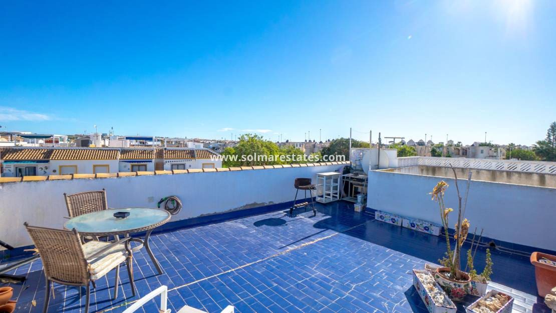 2 bedroom Apartment for sale in Torrevieja with pool - € 135,000 (Ref: 9631425)