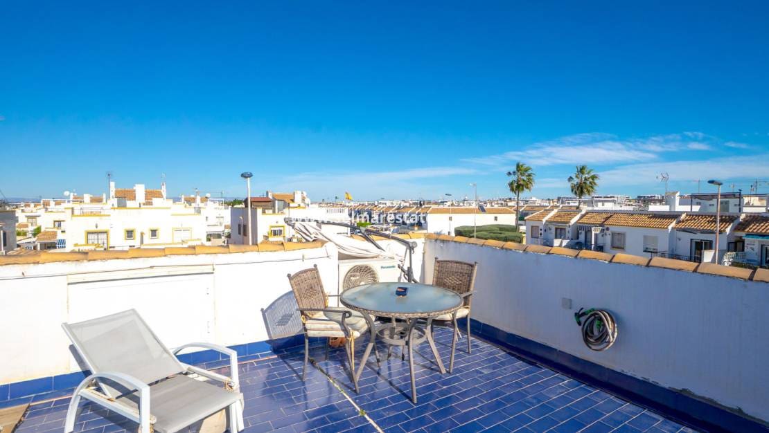 2 bedroom Apartment for sale in Torrevieja with pool - € 135,000 (Ref: 9631425)