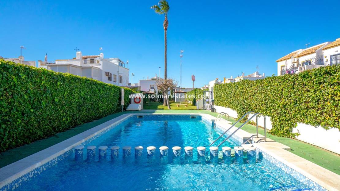 2 bedroom Apartment for sale in Torrevieja with pool - € 135,000 (Ref: 9631425)