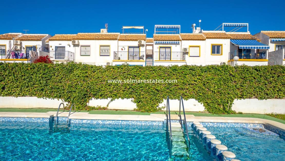 2 bedroom Apartment for sale in Torrevieja with pool - € 135,000 (Ref: 9631425)