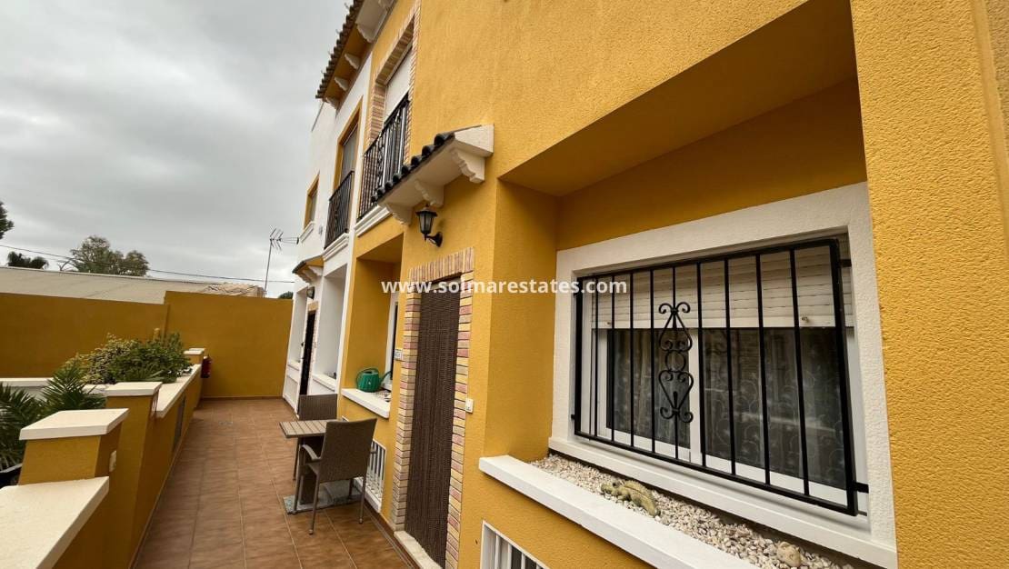 2 bedroom Townhouse for sale in Catral with pool - € 159,995 (Ref: 9635035)